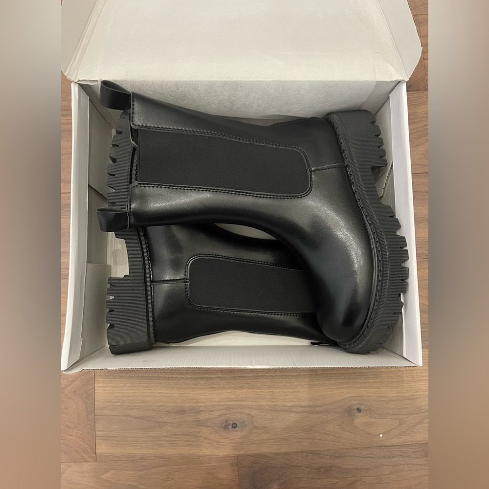 NIB Sz 39 (8) Blk Boots w/zipper - Picture 7 of 7
